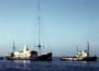 Radio Caroline zendschip Fredericia wordt binnen gesleept in 1968